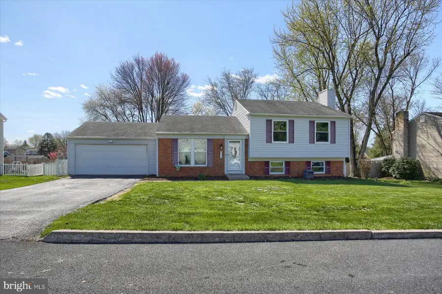 915 Derbyshire Avenue, Mechanicsburg, PA 17055 - #3