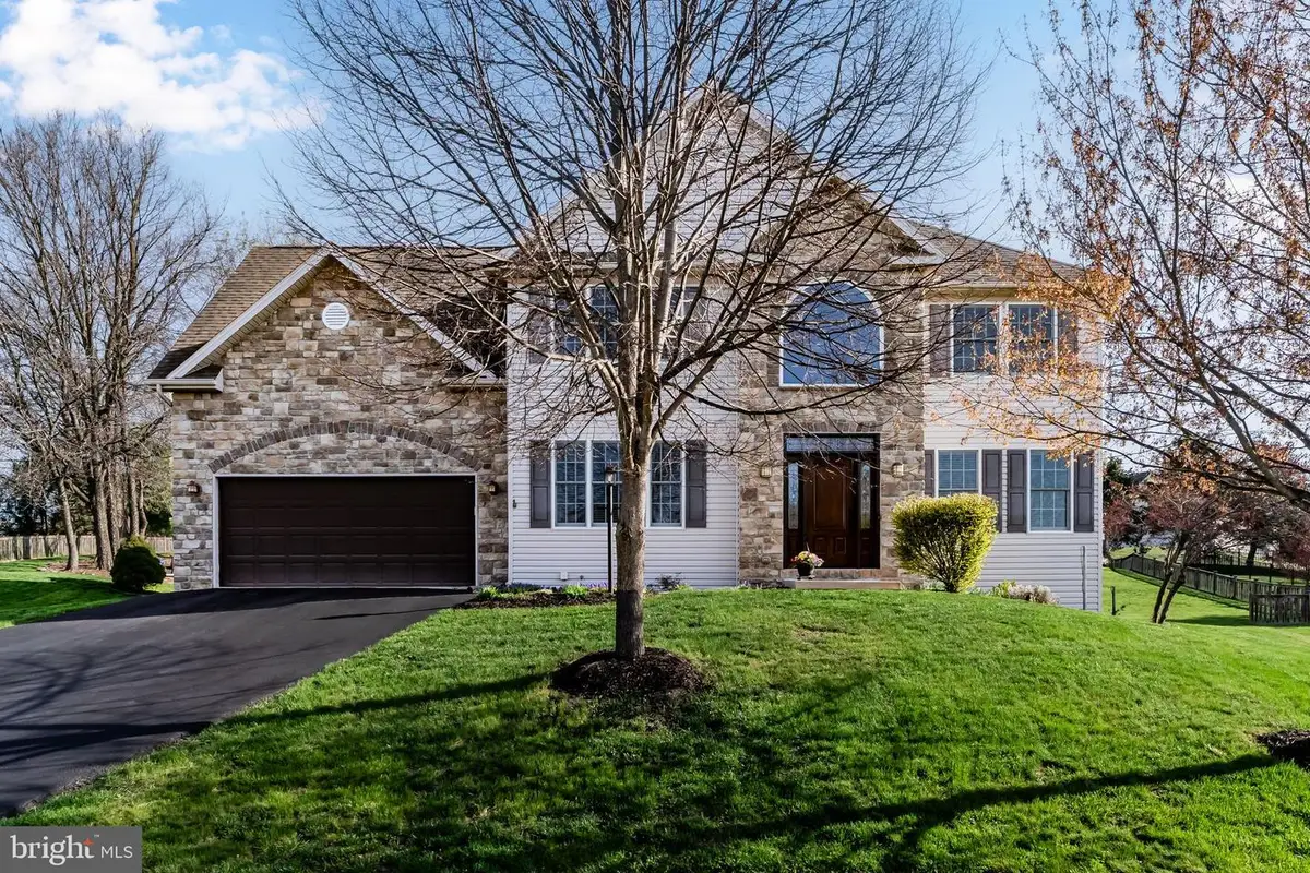 8 Bayberry Rd, Carlisle, PA 17013 - #1