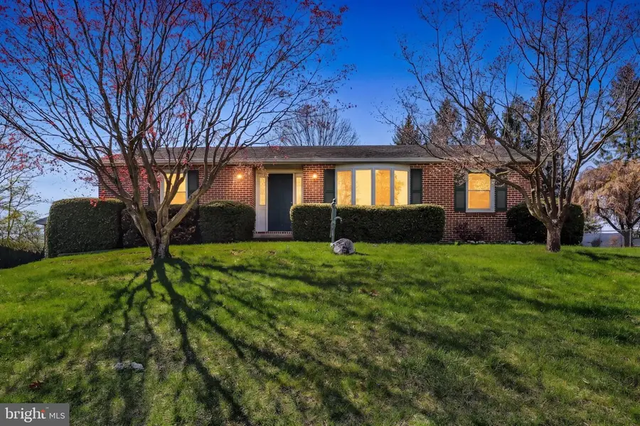 8 Dogwood Dr, Mount Holly Springs, PA 17065 - #2