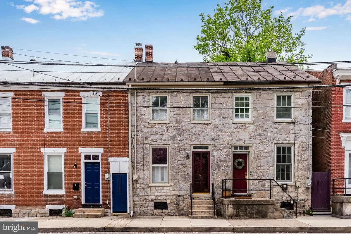 19 N East St, Carlisle, PA 17013 - #1