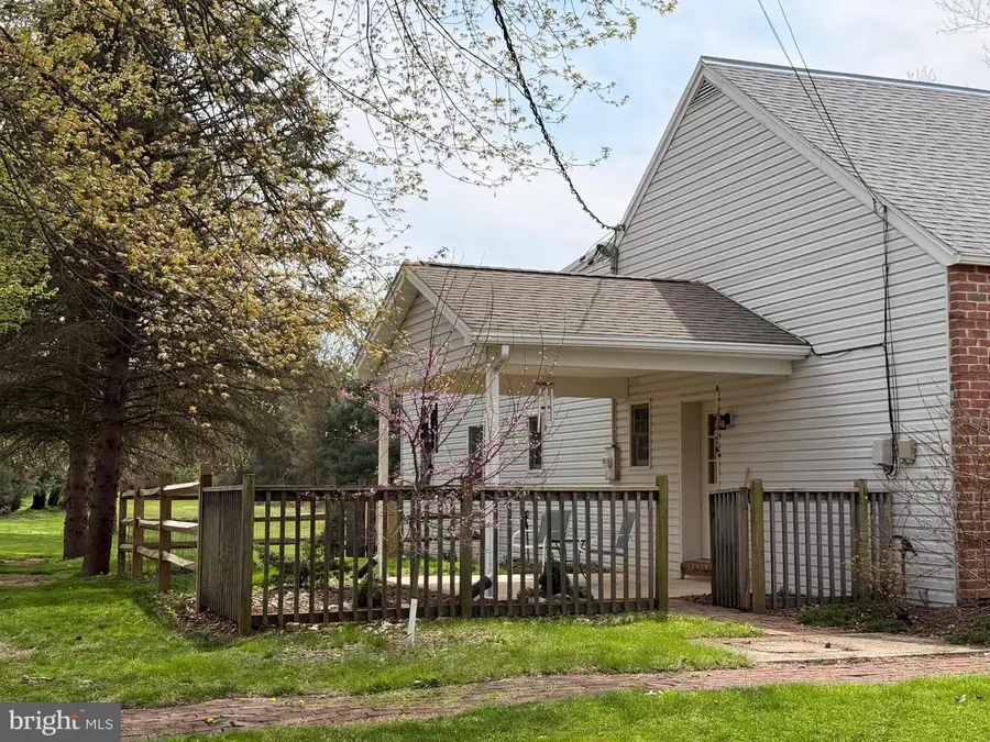 195 E Yellowbreeches Rd, Carlisle, PA 17015 - #3