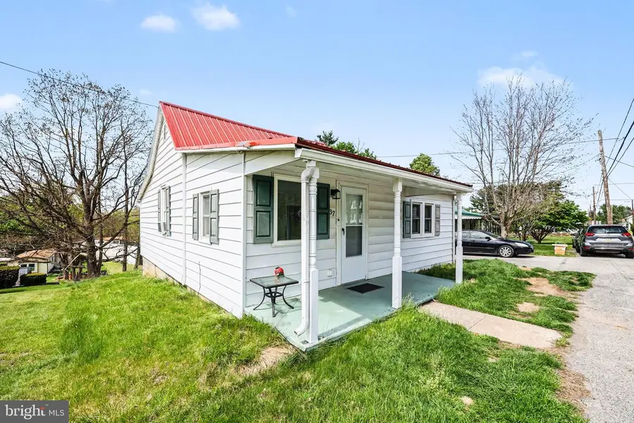 37 Mountain St, Mount Holly Springs, PA 17065 - #2