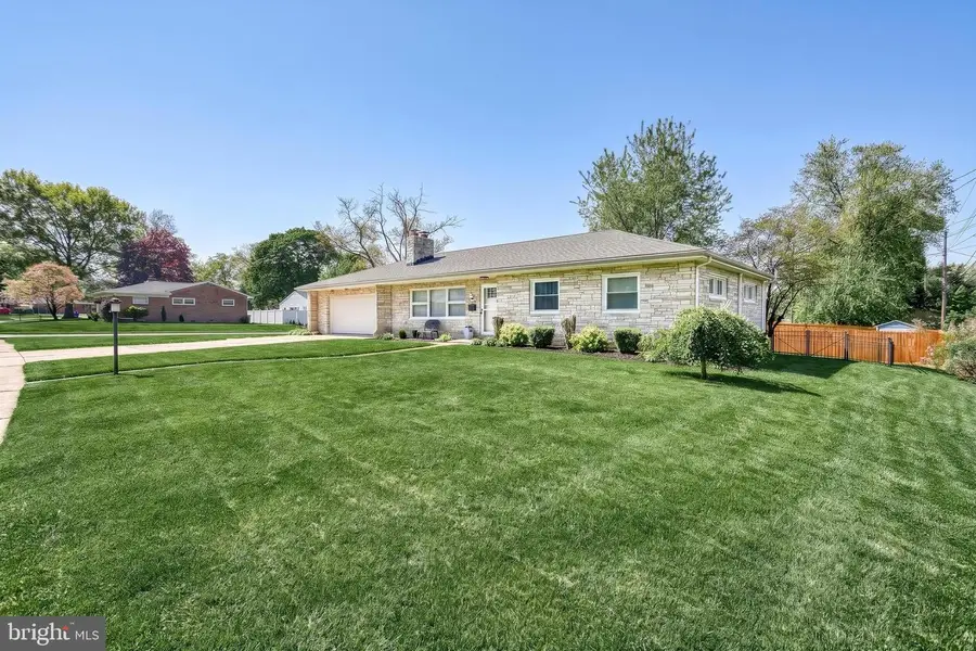 52 Center Dr, Camp Hill, PA 17011 - #2