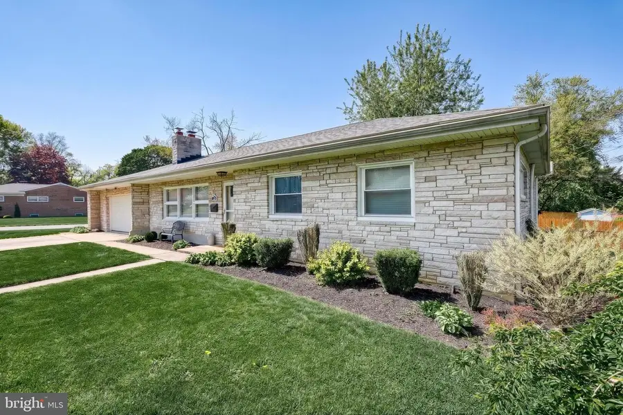 52 Center Dr, Camp Hill, PA 17011 - #3