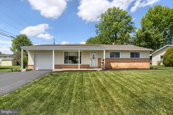 5221 Stuart Dr, MECHANICSBURG, PA 17055