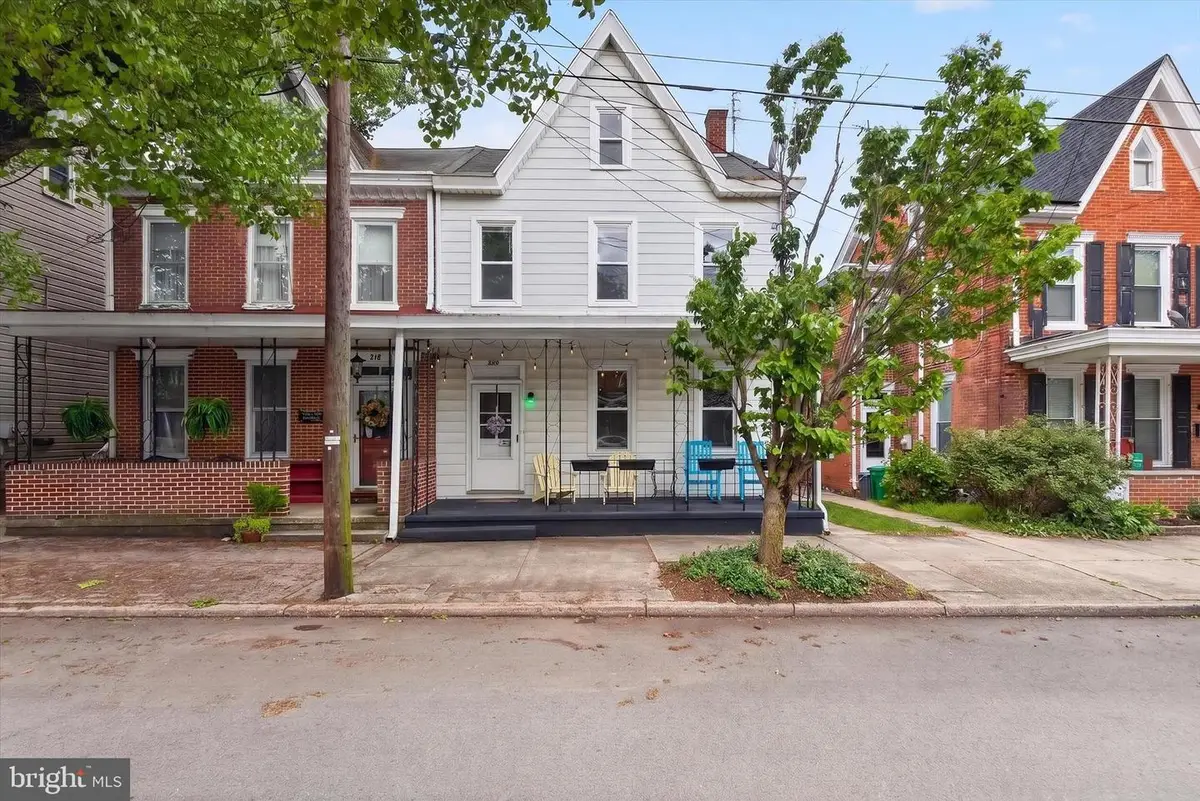 220 N College St, Carlisle, PA 17013 - #1