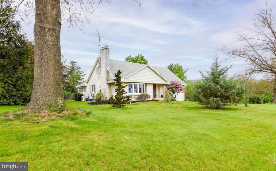 218 Three Square Hollow Rd, Newburg, PA 17240 - #2