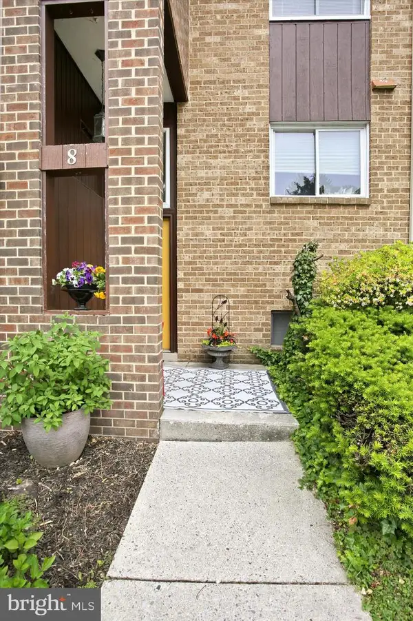 8 Campbell Place, CAMP HILL, PA 17011