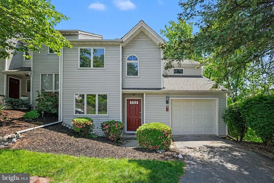 1740 Creek Vista Dr, New Cumberland, PA 17070 - #2