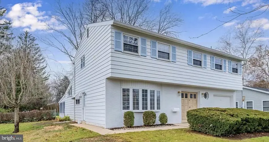 7 Center Dr, Camp Hill, PA 17011 - #2
