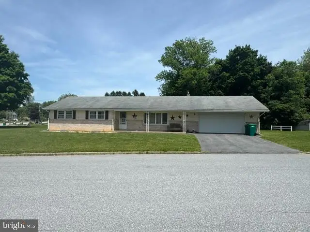 200 Oak Dr, Mount Holly Springs, PA 17065 - #1