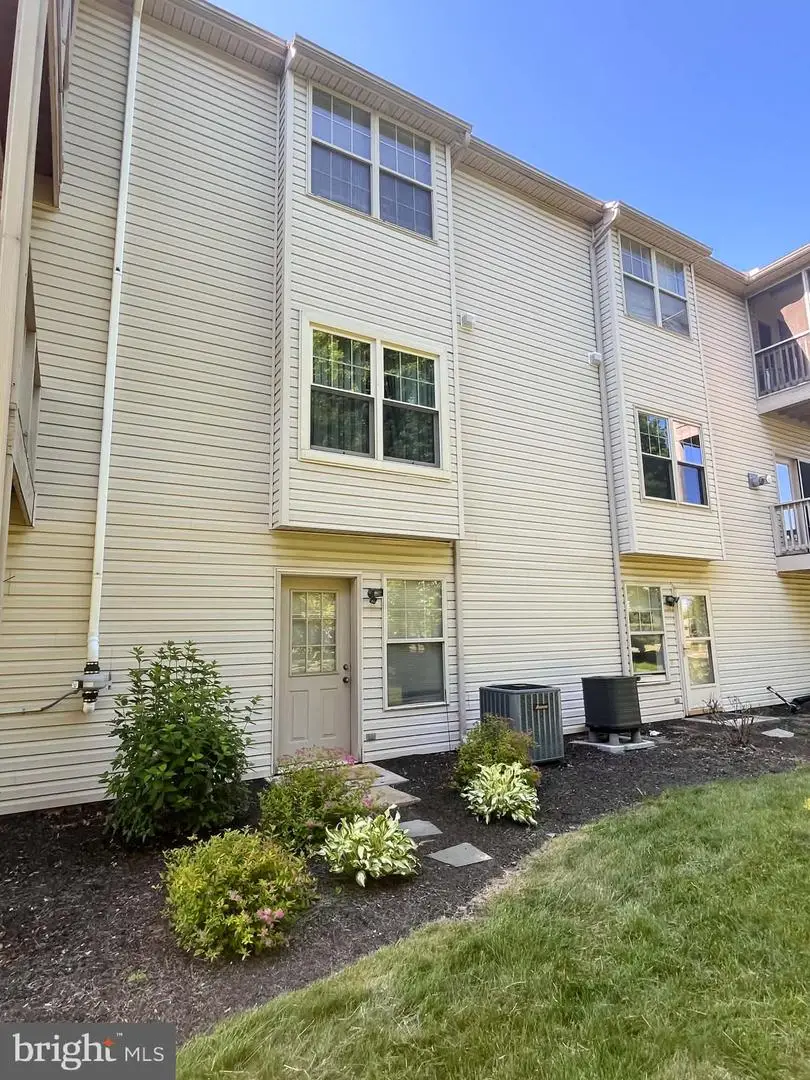 5225 Cobblestone Dr, Mechanicsburg, PA 17055 - #3