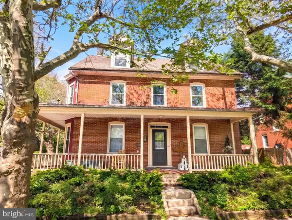 228 S West St, CARLISLE, PA 17013