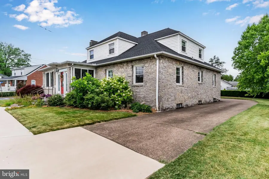 6 S 34th St, Camp Hill, PA 17011 - #2