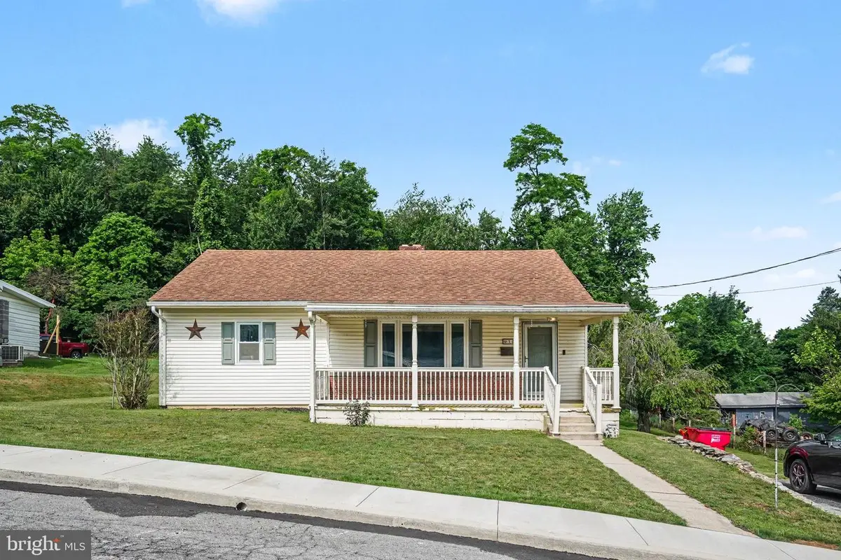 18 Holly Street, Mount Holly Springs, PA 17065 - #1