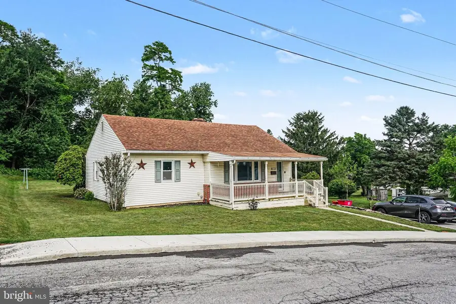 18 Holly Street, Mount Holly Springs, PA 17065 - #2