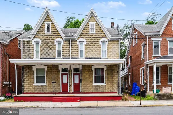328 N College St, CARLISLE, PA 17013