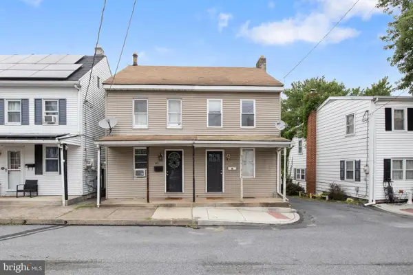 521 1/2 Market St, NEW CUMBERLAND, PA 17070