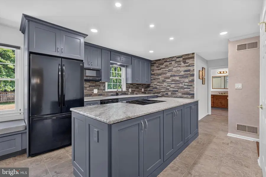 1022 Chelmsford Dr, Mechanicsburg, PA 17050 - #3