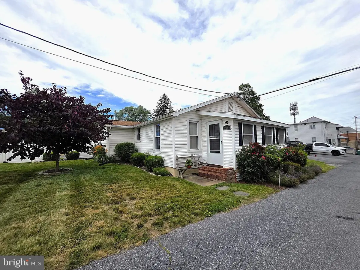 200 4th St, Enola, PA 17025 - #1