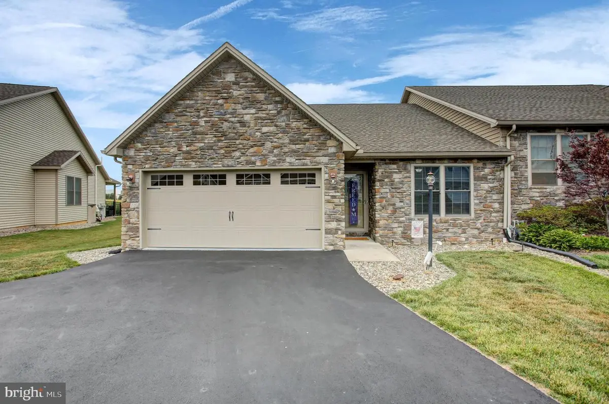 253 Pin Oak Ln, Shippensburg, PA 17257 - #1