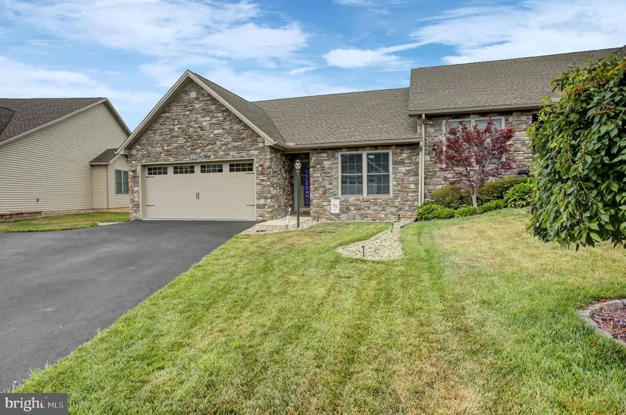 253 Pin Oak Ln, Shippensburg, PA 17257 - #3