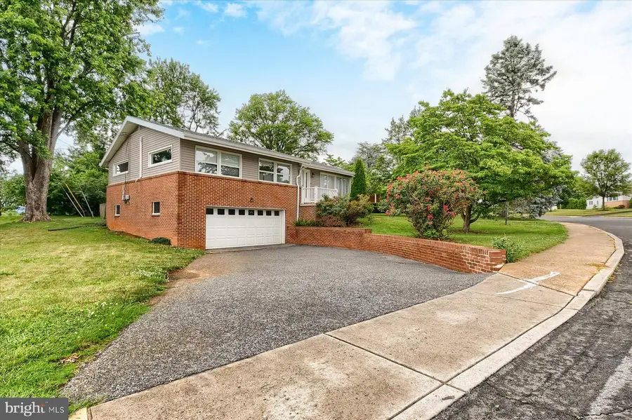 800 Redwood Dr, Carlisle, PA 17013 - #2