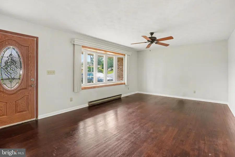 909 Spring Cir, Mechanicsburg, PA 17055 - #3