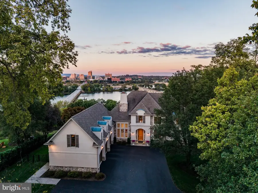 4 Sentry Point Rd, Lemoyne, PA 17043 - #2