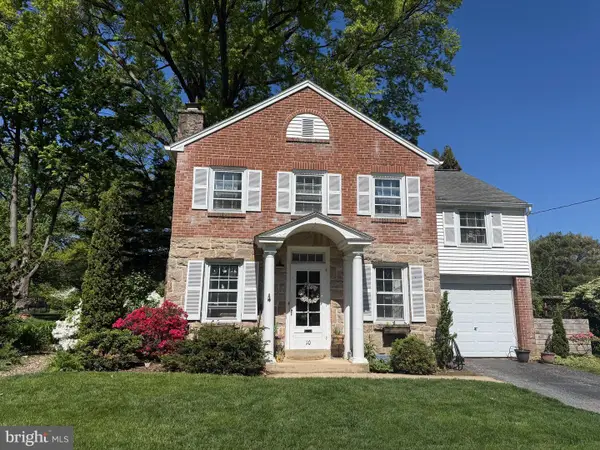 10 Country Club Pl E, CAMP HILL, PA 17011
