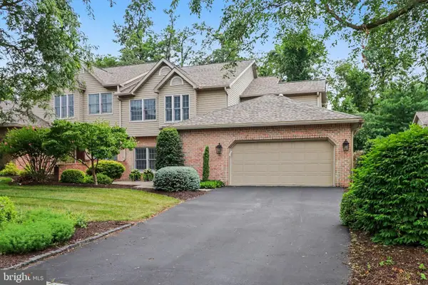 12 Crain Cir, LEMOYNE, PA 17043