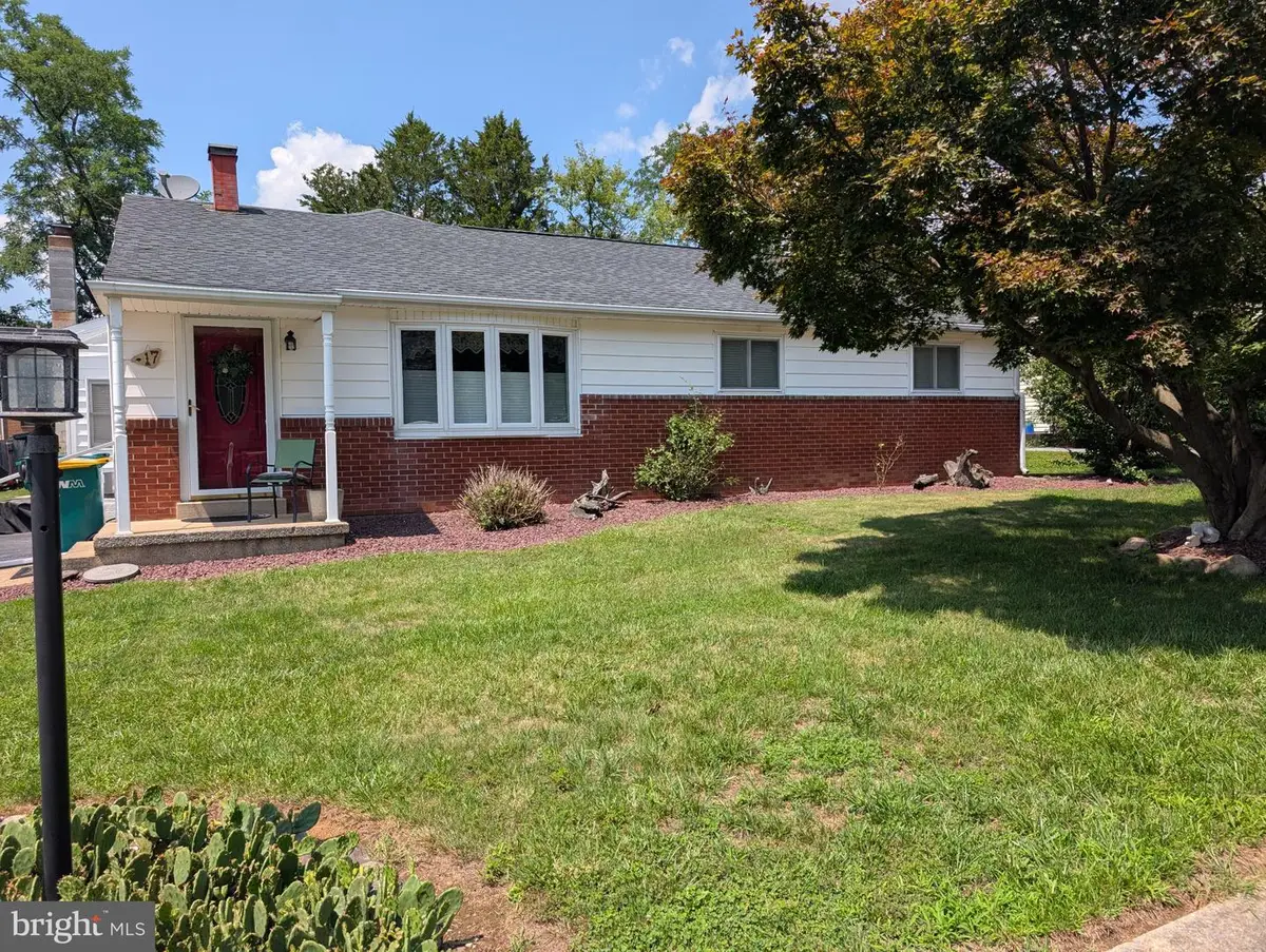 17 Dulles Dr W, Camp Hill, PA 17011 - #1
