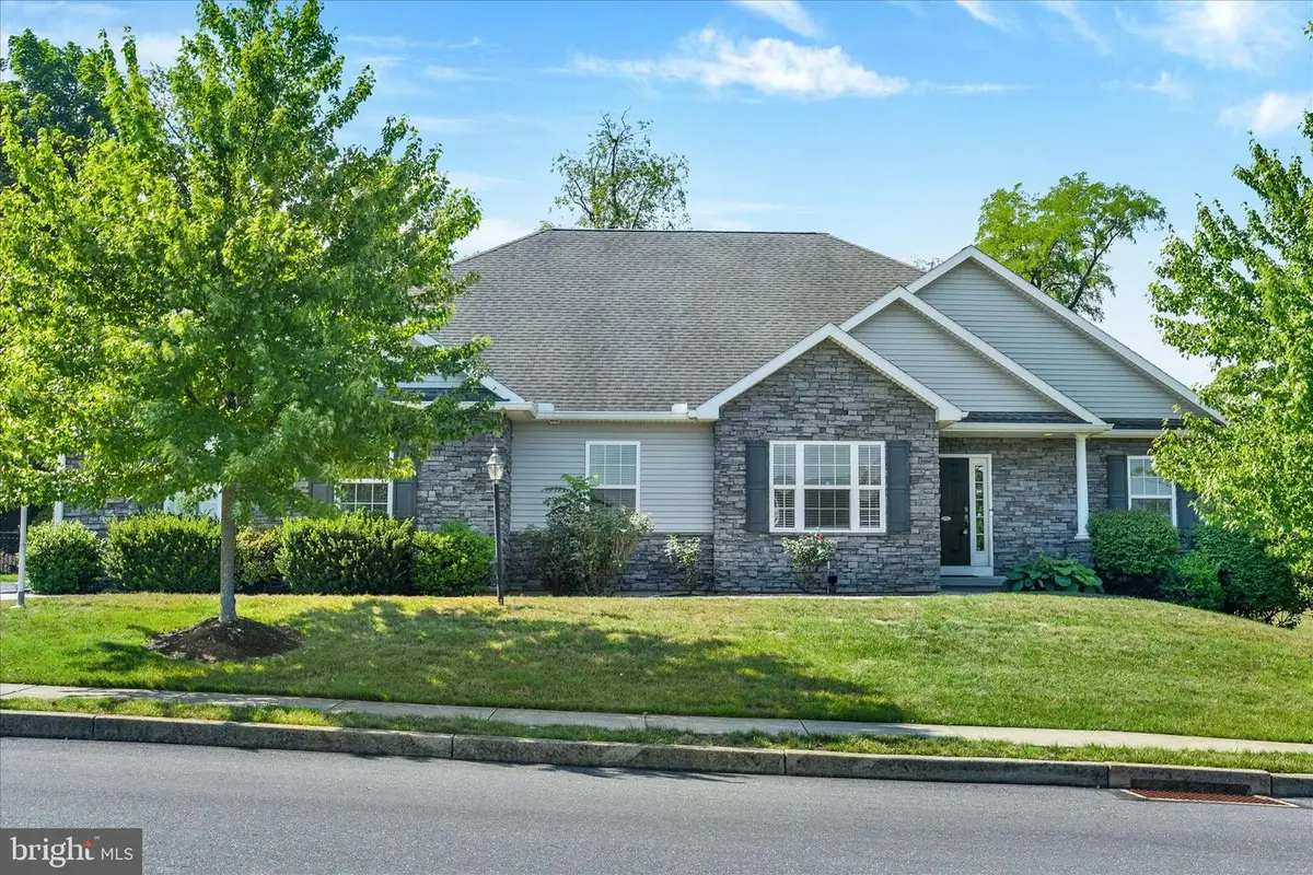 807 Genevieve Dr, Mechanicsburg, PA 17055 - #1