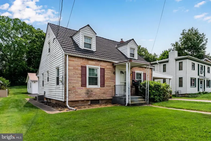 212 Clark St, Lemoyne, PA 17043 - #2