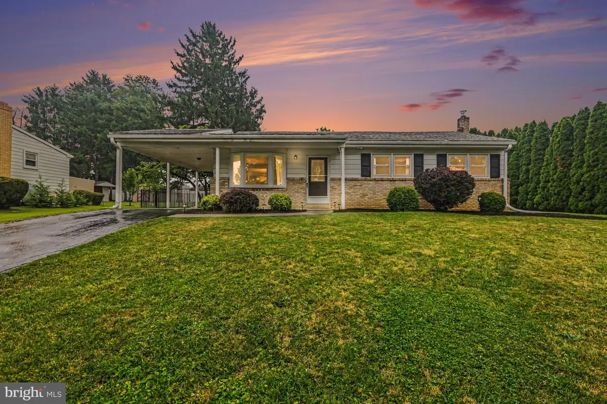 15 Pocono Dr, Mechanicsburg, PA 17055 - #1