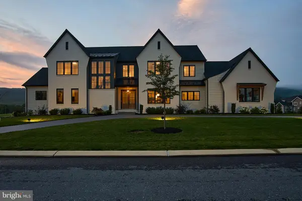 8 Sailfish Dr, MECHANICSBURG, PA 17050