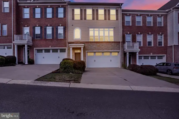 8 Indiana Cir, LEMOYNE, PA 17043