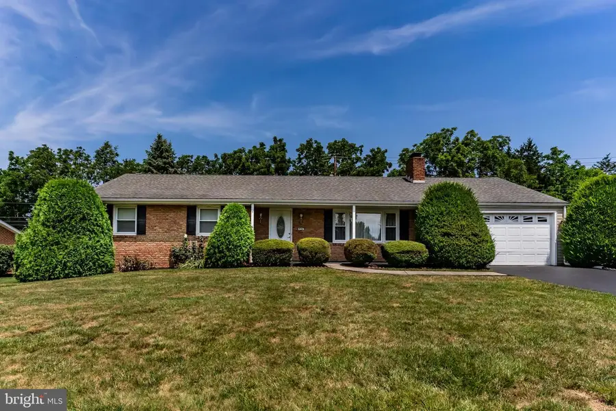 936 Emily Dr, Mechanicsburg, PA 17055 - #2