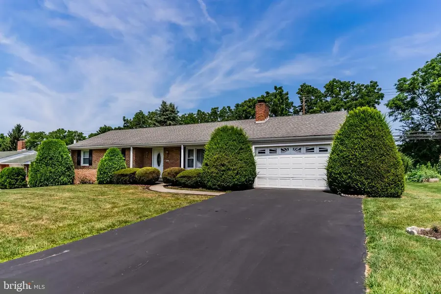 936 Emily Dr, Mechanicsburg, PA 17055 - #3