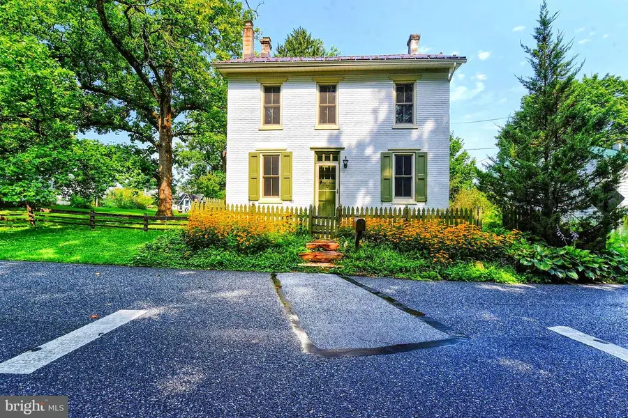 113 Race St, Boiling Springs, PA 17007 - #2