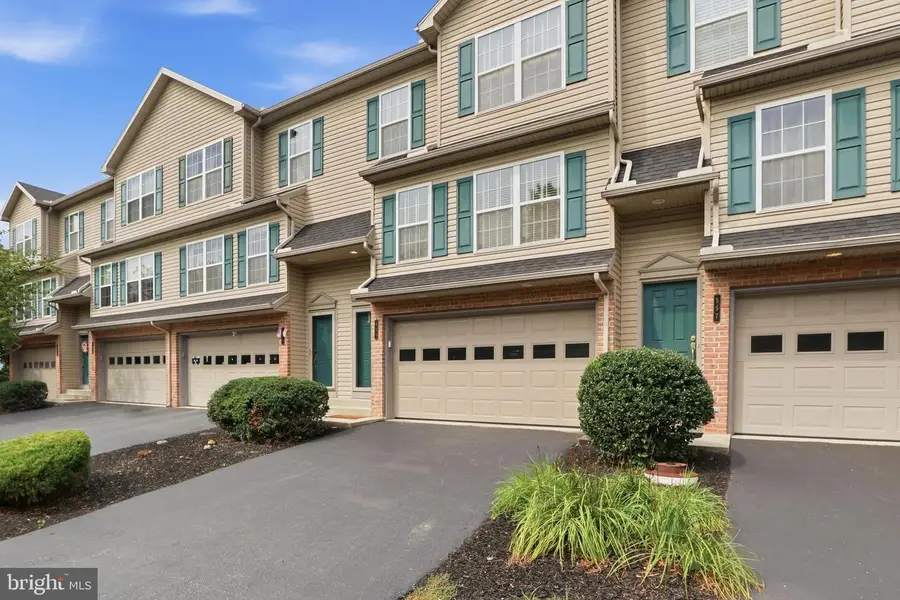 555 Meadow Croft Cir, Mechanicsburg, PA 17055 - #3