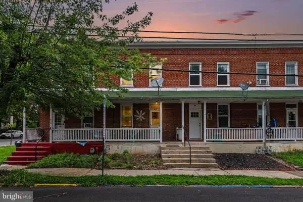 453 W Penn St, CARLISLE, PA 17013