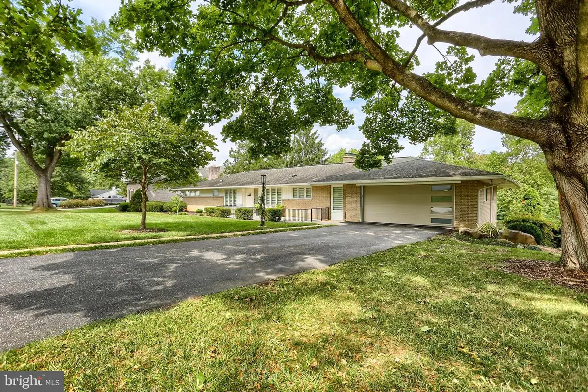 19 Eastgate Dr, Camp Hill, PA 17011 - #1