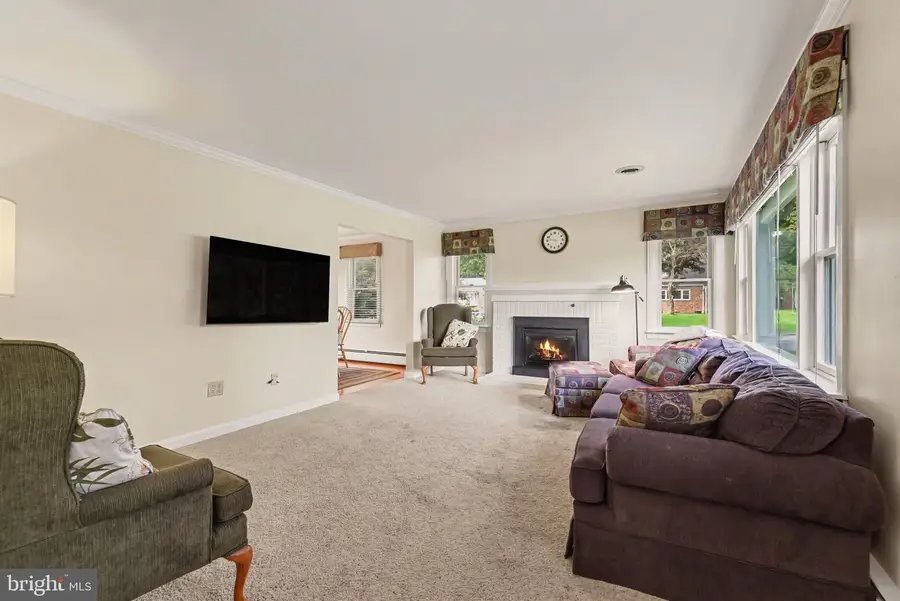 208 E Hillcrest Dr, Carlisle, PA 17013 - #3
