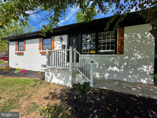 861 W Foxcroft Dr, CAMP HILL, PA 17011