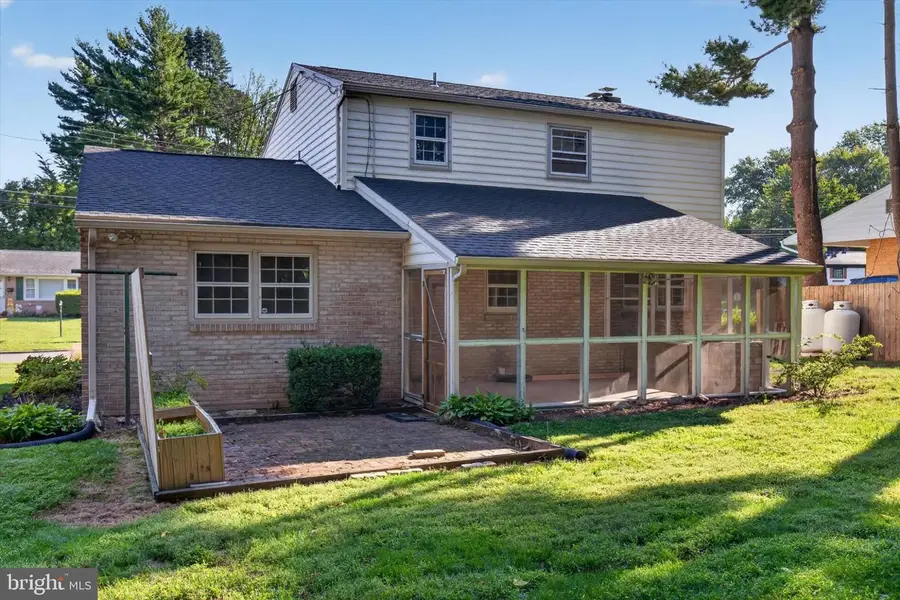 904 W Foxcroft Dr, Camp Hill, PA 17011 - #2