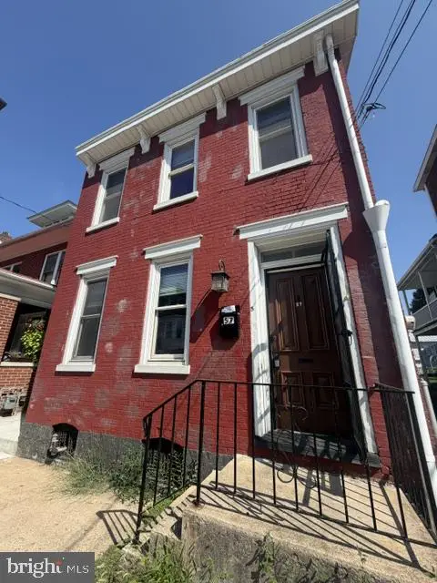 57 E North St, CARLISLE, PA 17013