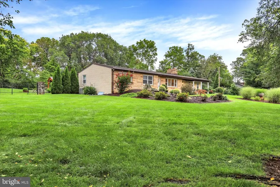 1012 Rockledge Dr, Carlisle, PA 17015 - #2