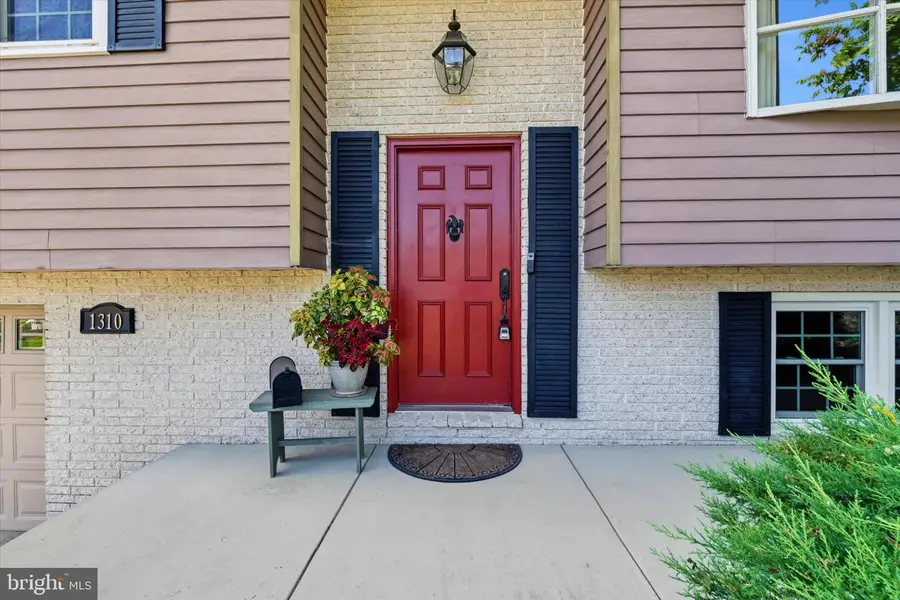 1310 Forrest Dr, New Cumberland, PA 17070 - #2