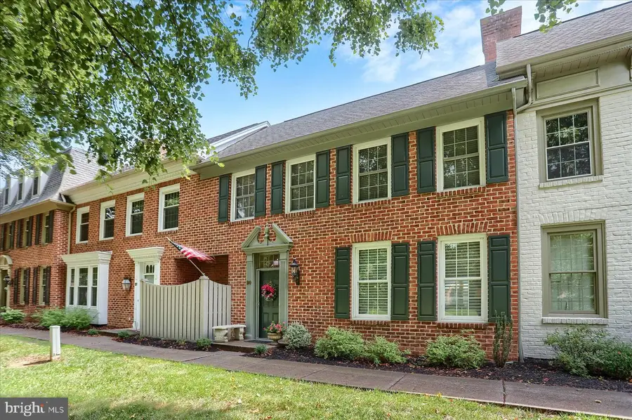 20 Kensington Sq, Mechanicsburg, PA 17050 - #3